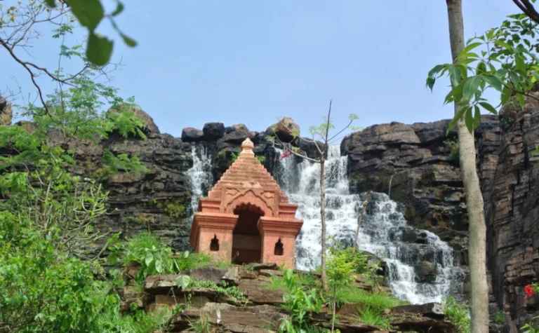 🌿 Gariaband – The Forest & Waterfall Land of Chhattisgarh